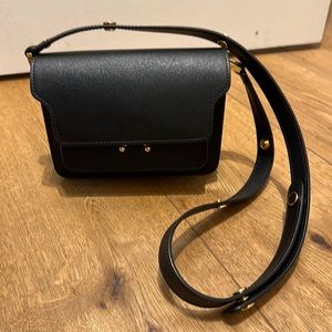 Marni trunk mini bag in black leather. Excellent condition!
